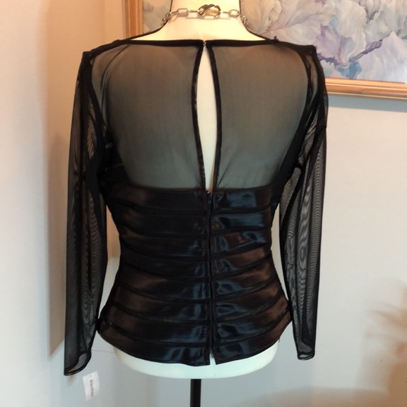 NWT Long sleeve illusion and satin panels with keyhole back. SZ 8 - Picture 3 of 6